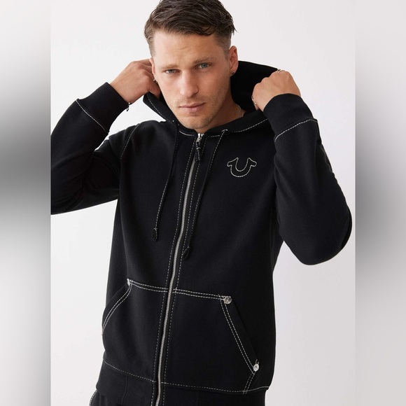 BIG T ZIP HOODIE
